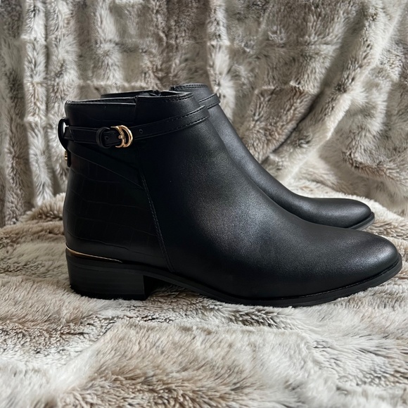 NWT Black Ankle Boots with Gold Accent Size 6 - Picture 5 of 12